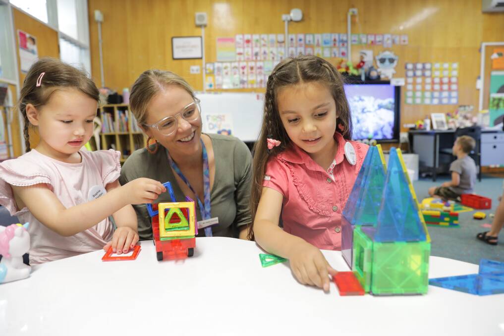 Cronulla South Public School teacher Jen Palmervale helps Liv and Sophie with some activities during Kindergarten transition day. Picture by John Veage