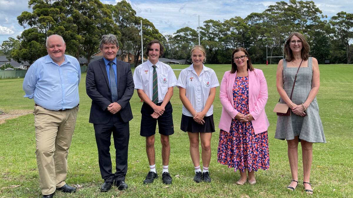 Lee Evans (left), principal Steve Waser, school captains Adam Lohoar and Charlie Mielke, Sarah Mitchell and P&C secretary Neridah Armstrong. Picture supplied