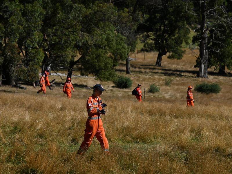 Personnel from the SES and other agencies have been searching for missing mother Samantha Murphy. (James Ross/AAP PHOTOS)