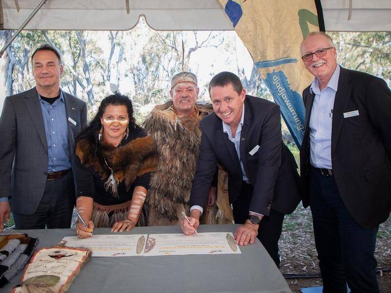 Representatives from the Dja Dja Wurrung people and Agnico Eagle sign the mining agreement. (Supplied by Agnico Eagle Mines Limited/AAP PHOTOS)