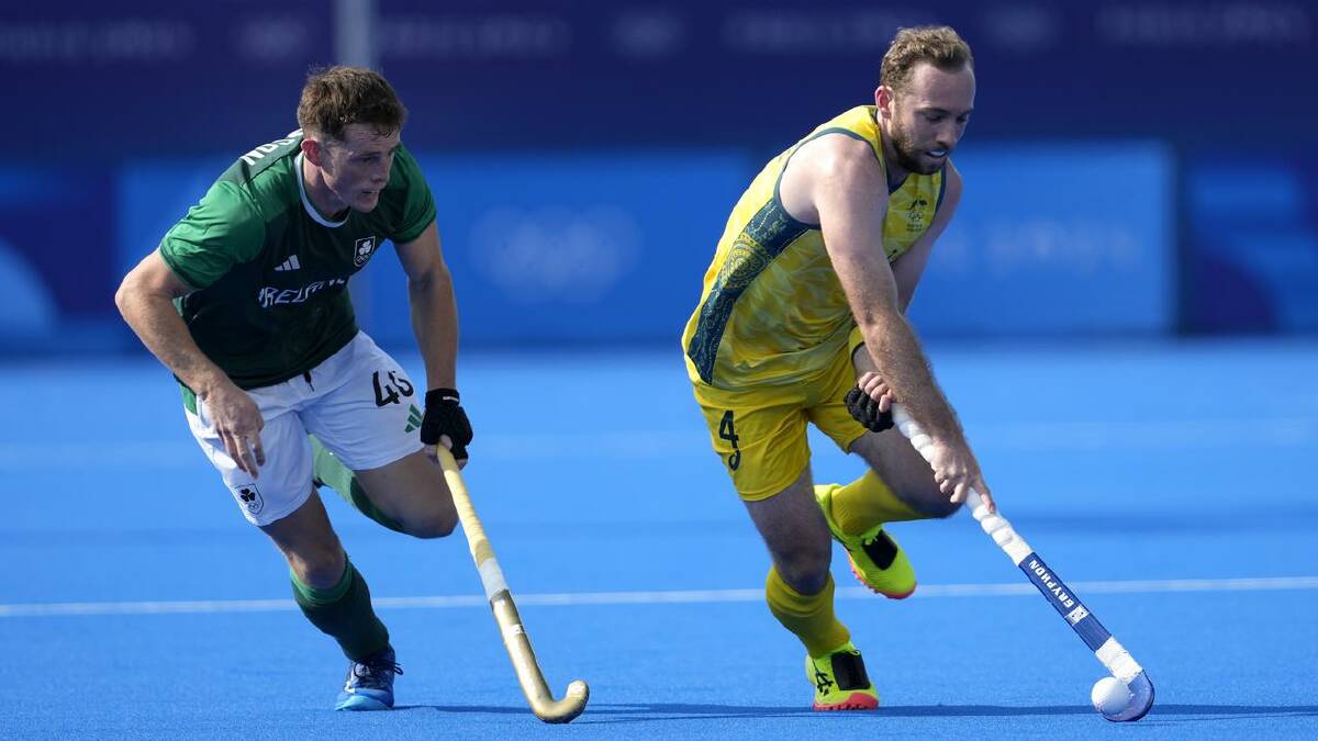 Australia's Jake Harvie goes on the attack against Ireland. (AP PHOTO)