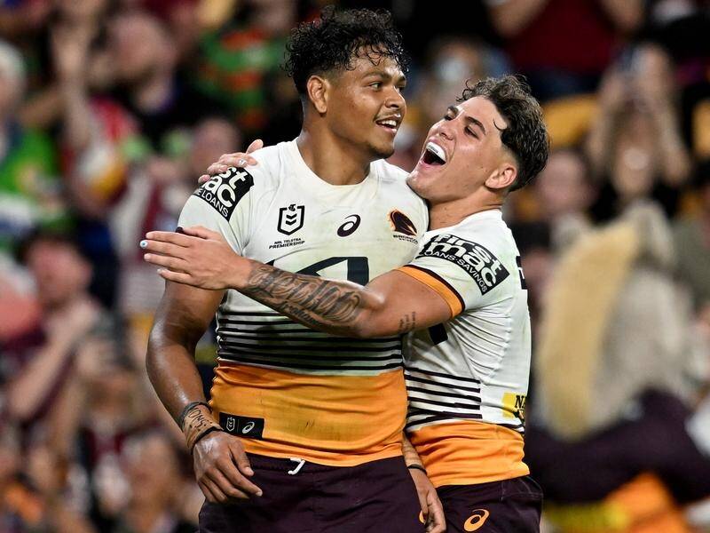 Brisbane's Selwyn Cobbo (L) will replace Reece Walsh (R) at fullback against Manly in Magic Round. (Darren England/AAP PHOTOS)