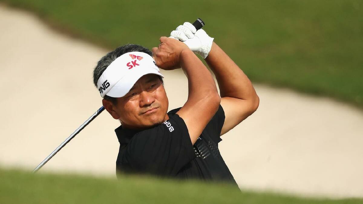 K.J. Choi leads the Senior Open by two from Canadian Stephen Ames. (Jeremy Ng/AAP PHOTOS)